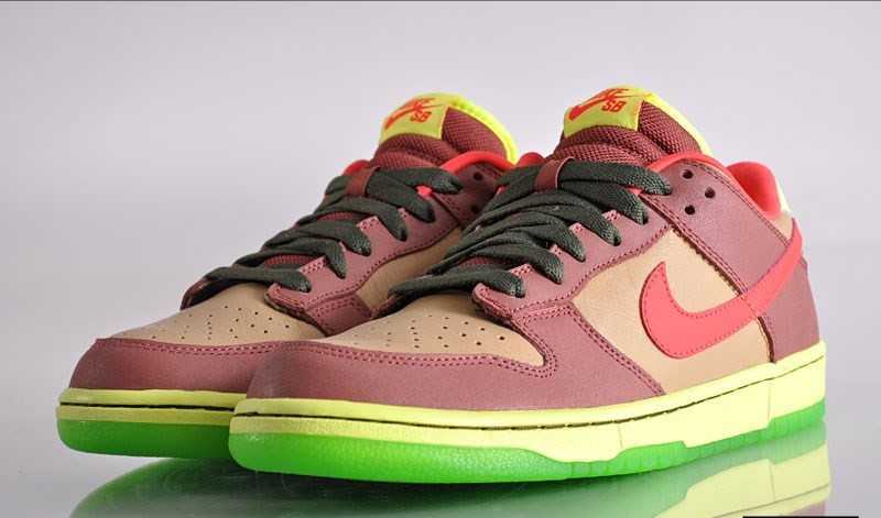 nike sb dunk low toxic avenger