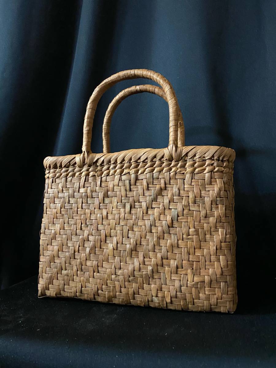 ◯in◯　岩手県産胡桃樹皮　山葡萄① 国産（岩手県産）☆胡桃の皮・樹皮☆2kg☆胡桃かご・小物等に☆検