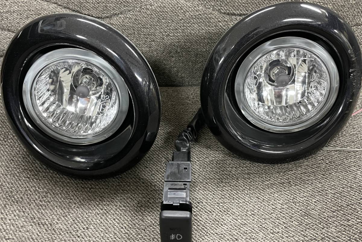 L175S L185S　ダイハツ　ムーヴ　純正　左右　フォグランプ ベゼル　スイッチ付き　KOITO:114-51753　X07 黒 傷あり