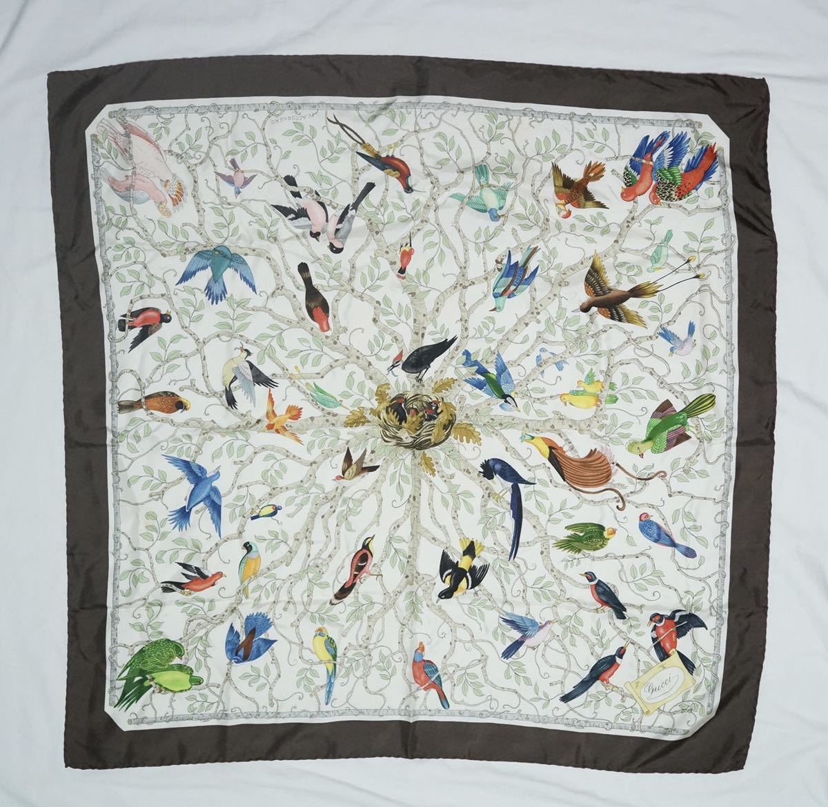 GUCCI グッチ 大判シルクスカーフ 鳥の巣 野鳥 木 V.ACCORNERO(服飾 