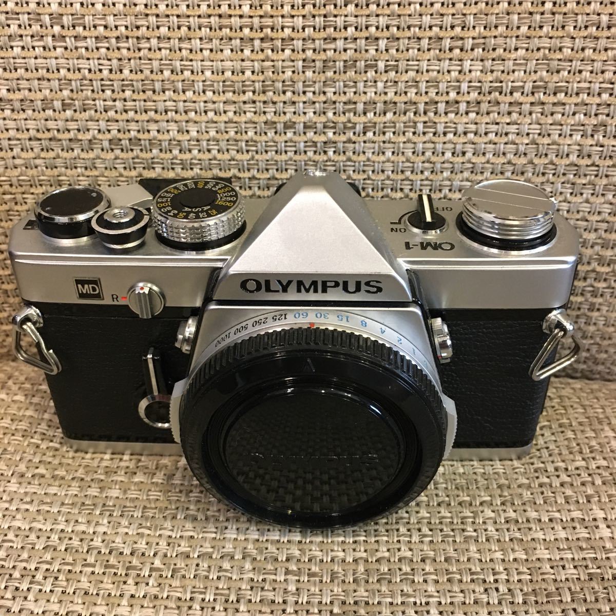 OLYMPUS OM-1