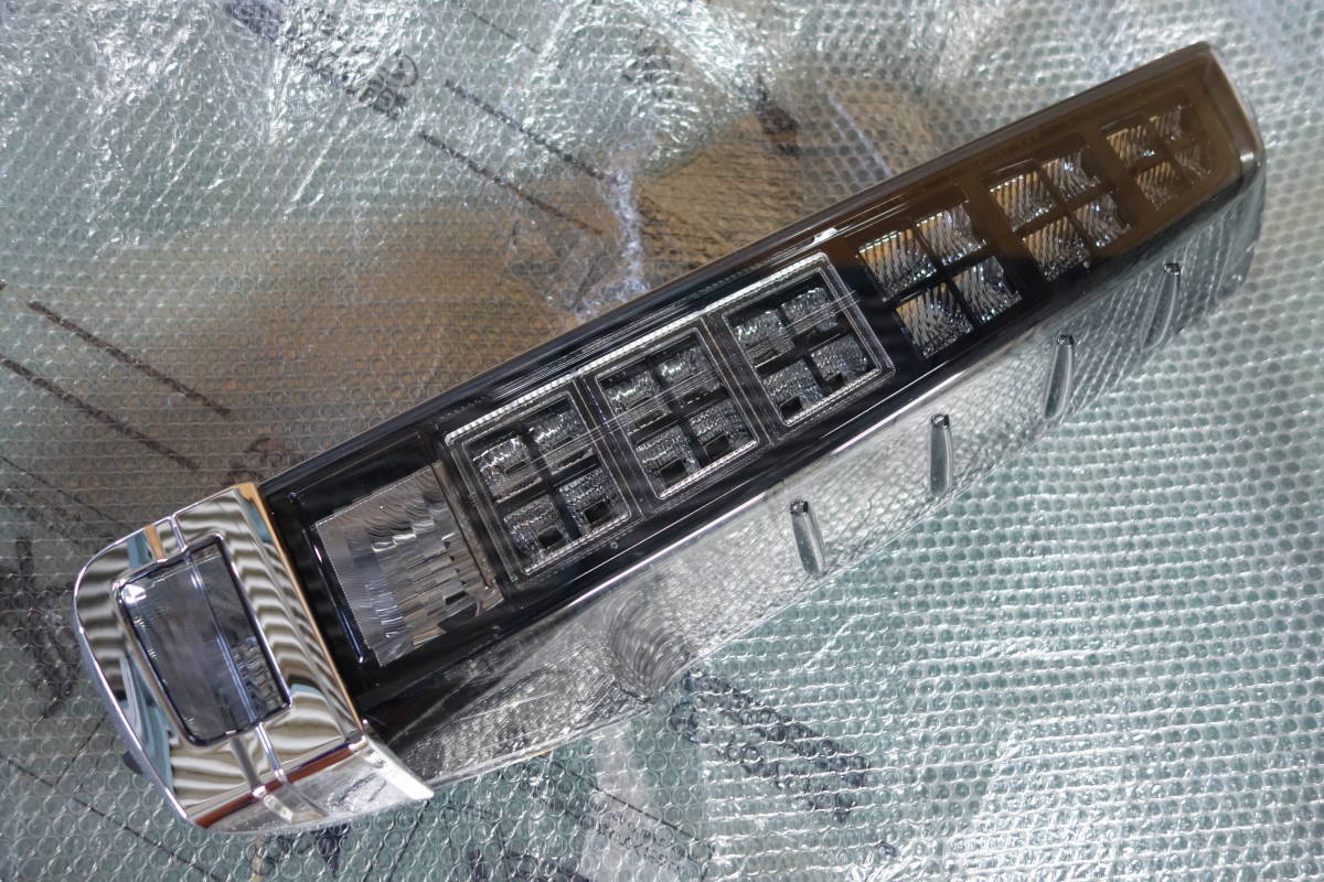 11058　美品　80 前期 ヴォクシー 純正 右 テールランプ　KOITO 28-232　打刻 BR