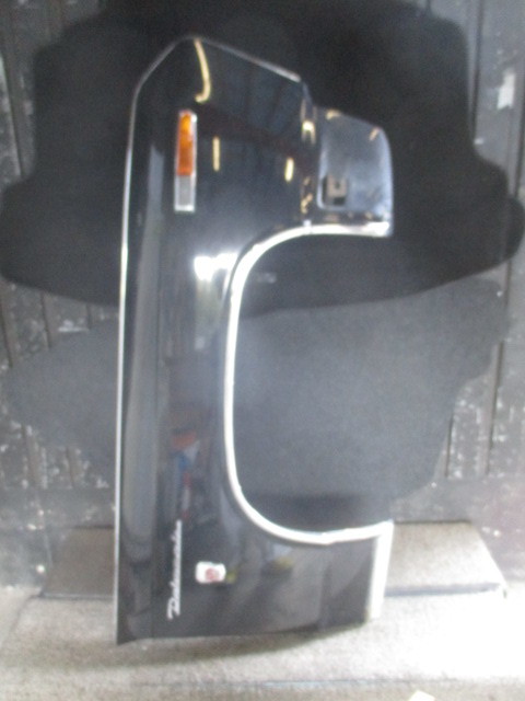 ★①R3A5725　A33/デボネア　純正右フェンダー　ベース等に　シーラカンス　修理やストック等に