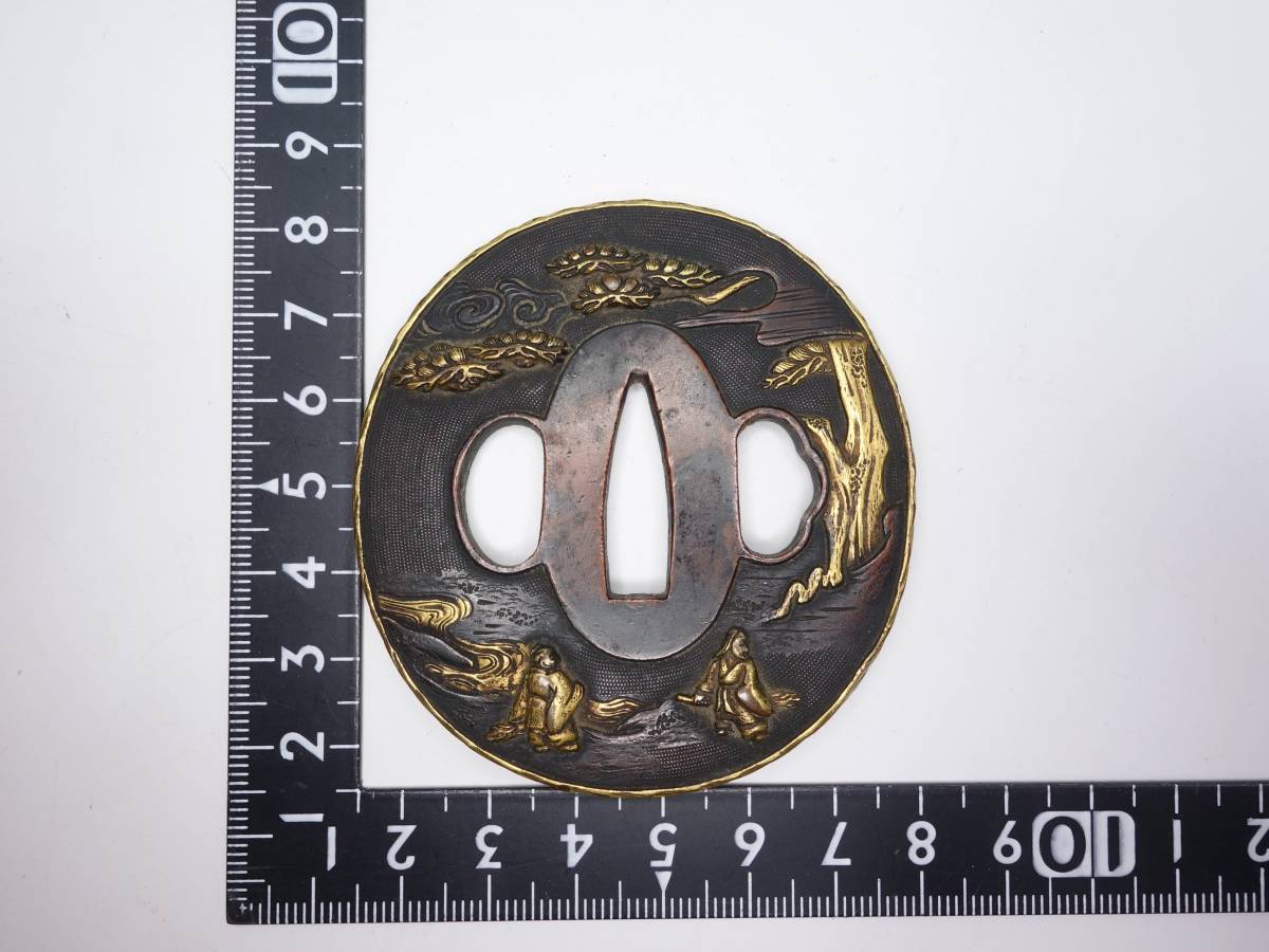 鍔】 銅地松竹高砂鶴亀象嵌丸鍔 66×66mm 重量：131g 厚み：5.4mm ○ 鐔