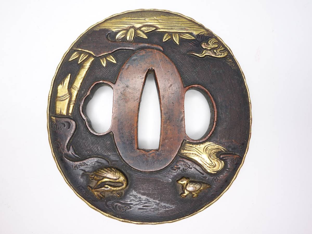 鍔】 銅地松竹高砂鶴亀象嵌丸鍔 66×66mm 重量：131g 厚み：5.4mm ○ 鐔