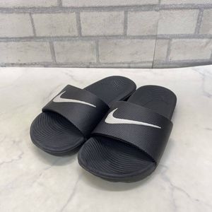 良品 Nike 18cm ナイキ サンダル キッズ シューズ ジュニア キッズ 子供 子ども 001 黒 ブラック 18cm 売買されたオークション情報 Yahooの商品情報をアーカイブ公開 オークファン Aucfan Com