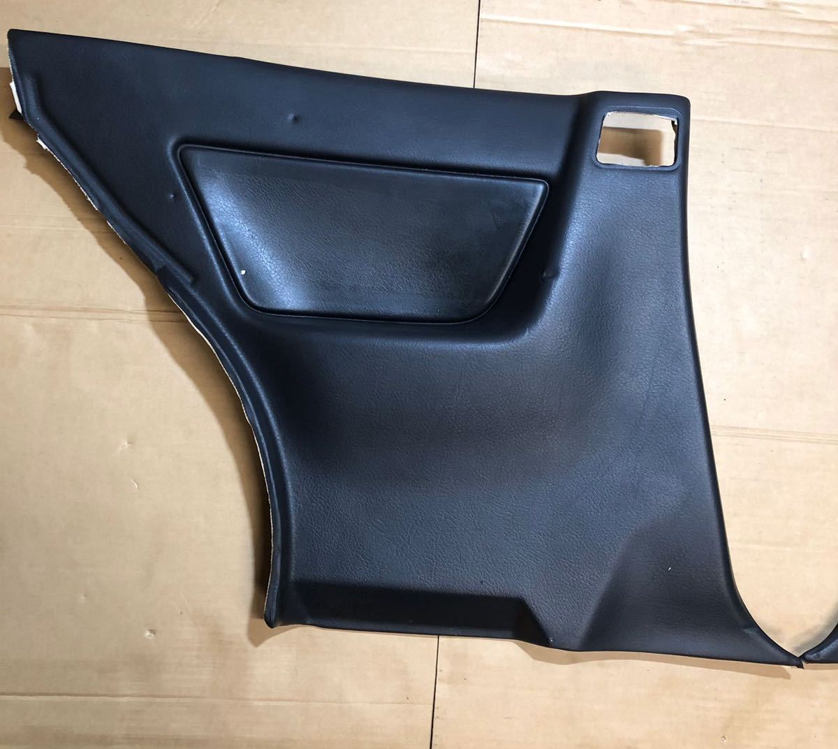 r32 4ドア 後席内張左右 車 r32 4ドア 後席内張