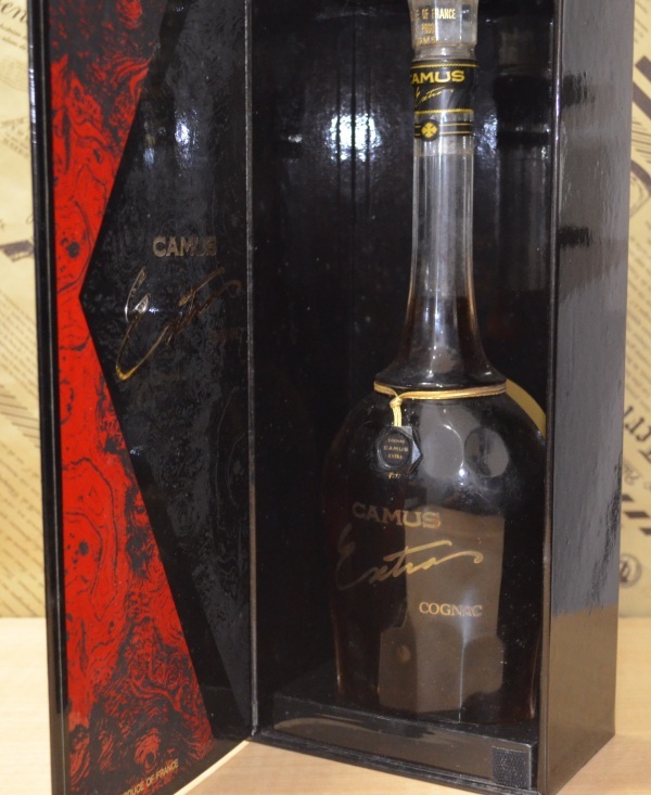 【未開栓・箱付】カミュ　エクストラ　コニャック　ブランデー700ml カミュ エクストラ ロングネック 700ml ブランデー コニャック 箱付 古