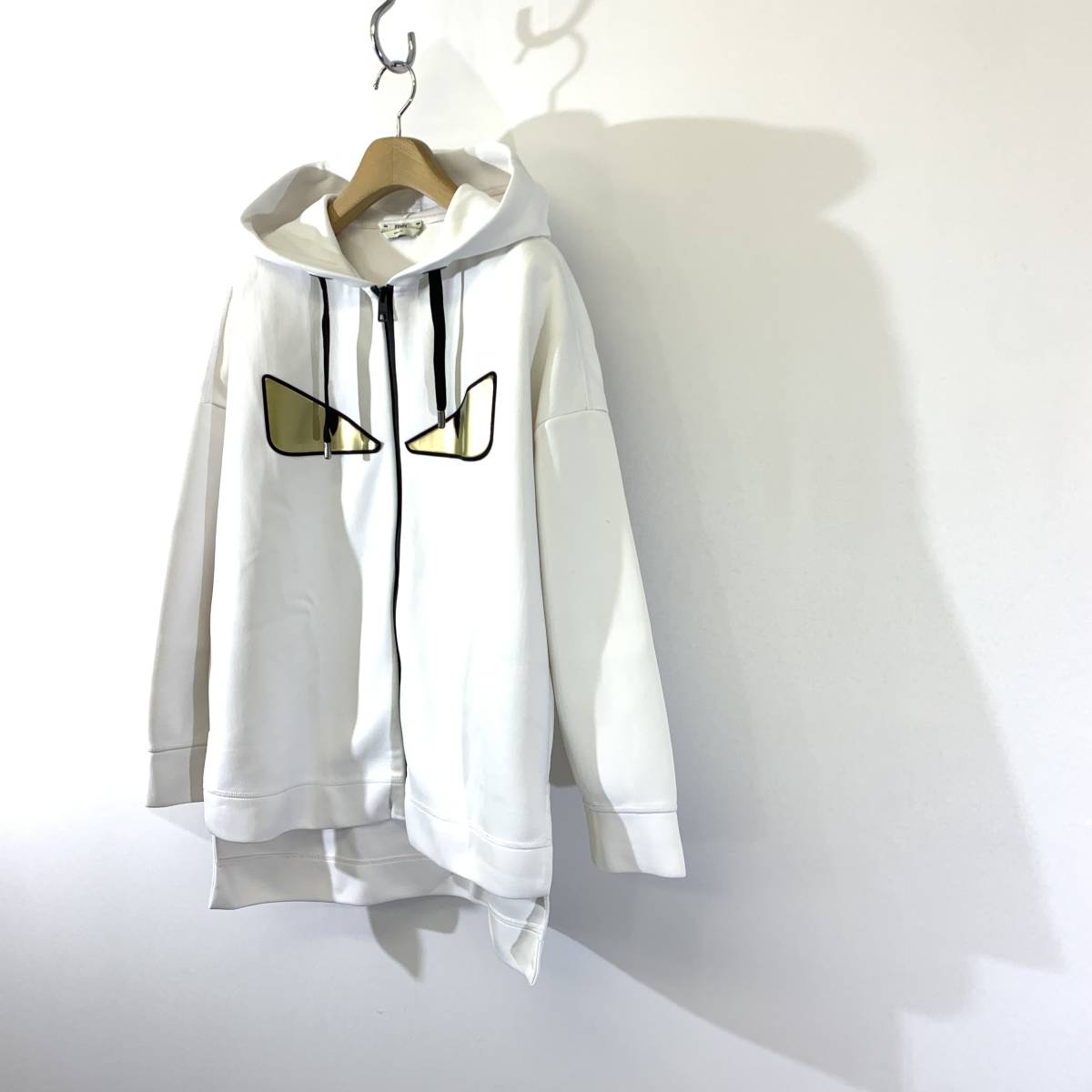 【美品】FENDI フェンディ モンスター アイ ポンディング ジップ パーカー size S ホログラム付 真贋済 正規品 フェンディ」100周年記念コレクション シグネチャー\u201cモンスター アイ アイズ」が再び！愛らしい\u201c目\u201dモチーフをあしらっ FENDI（フェンディ）」がカプセルコレクション「FENDI Eyes