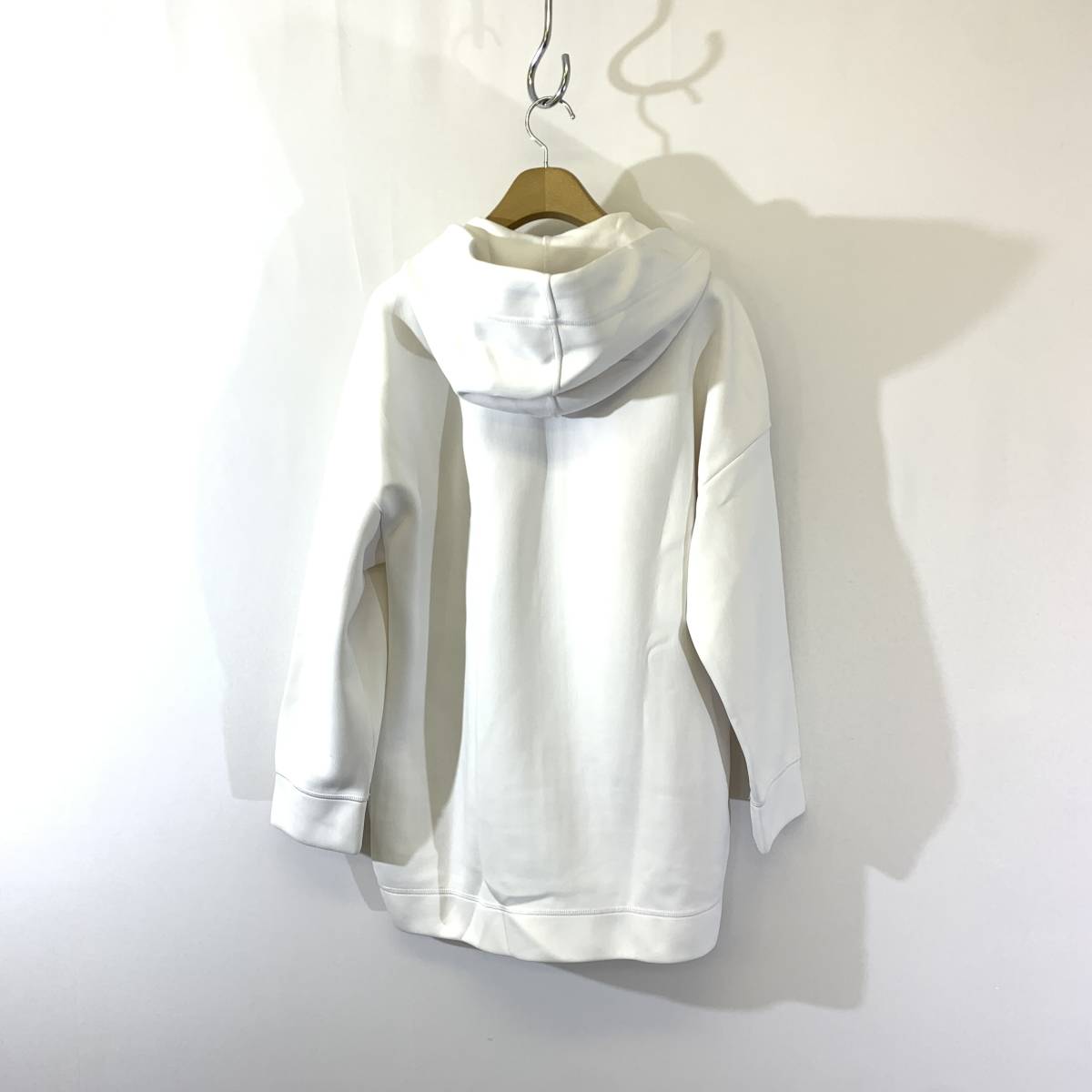 【美品】FENDI フェンディ モンスター アイ ポンディング ジップ パーカー size S ホログラム付 真贋済 正規品 フェンディ」100周年記念コレクション シグネチャー\u201cモンスター アイ アイズ」が再び！愛らしい\u201c目\u201dモチーフをあしらっ FENDI（フェンディ）」がカプセルコレクション「FENDI Eyes