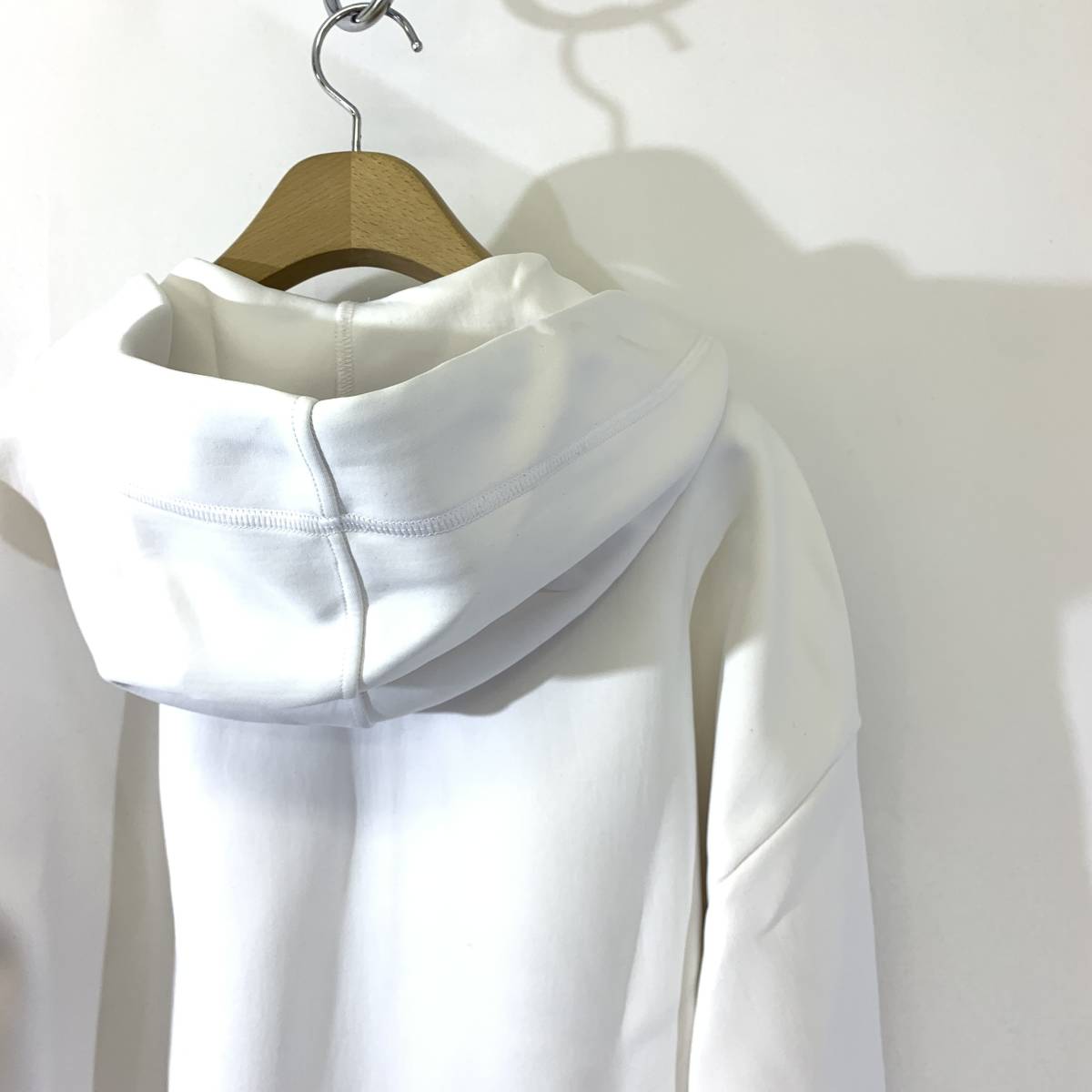 【美品】FENDI フェンディ モンスター アイ ポンディング ジップ パーカー size S ホログラム付 真贋済 正規品 フェンディ」100周年記念コレクション シグネチャー\u201cモンスター アイ アイズ」が再び！愛らしい\u201c目\u201dモチーフをあしらっ FENDI（フェンディ）」がカプセルコレクション「FENDI Eyes