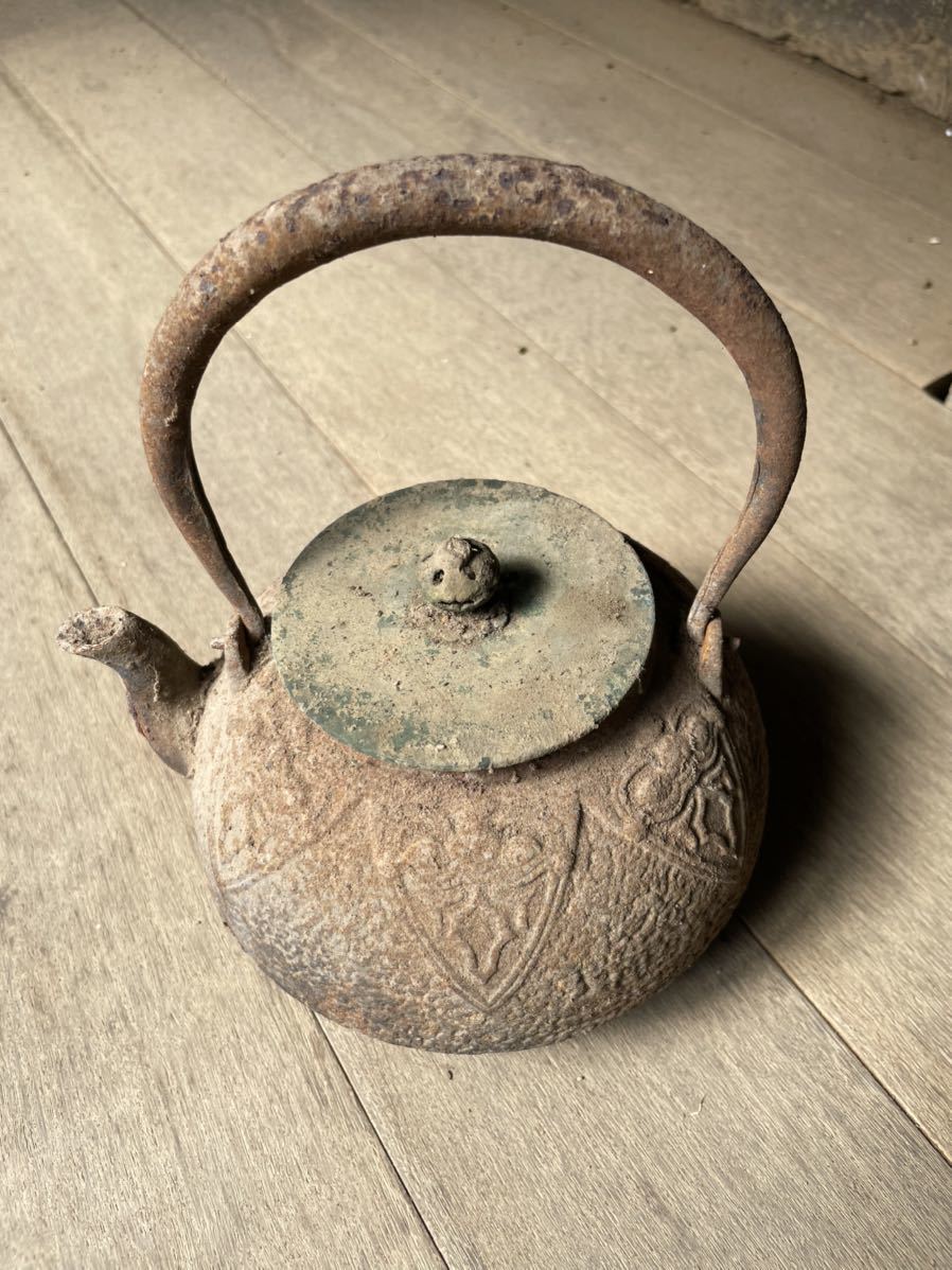 古い大きな鉄瓶 茶道具 置物 和風 大型 骨董品 インテリア レトロ 古い大きな鉄瓶 茶道具 置物 和風 大型 骨董品 インテリア レトロ 玄海