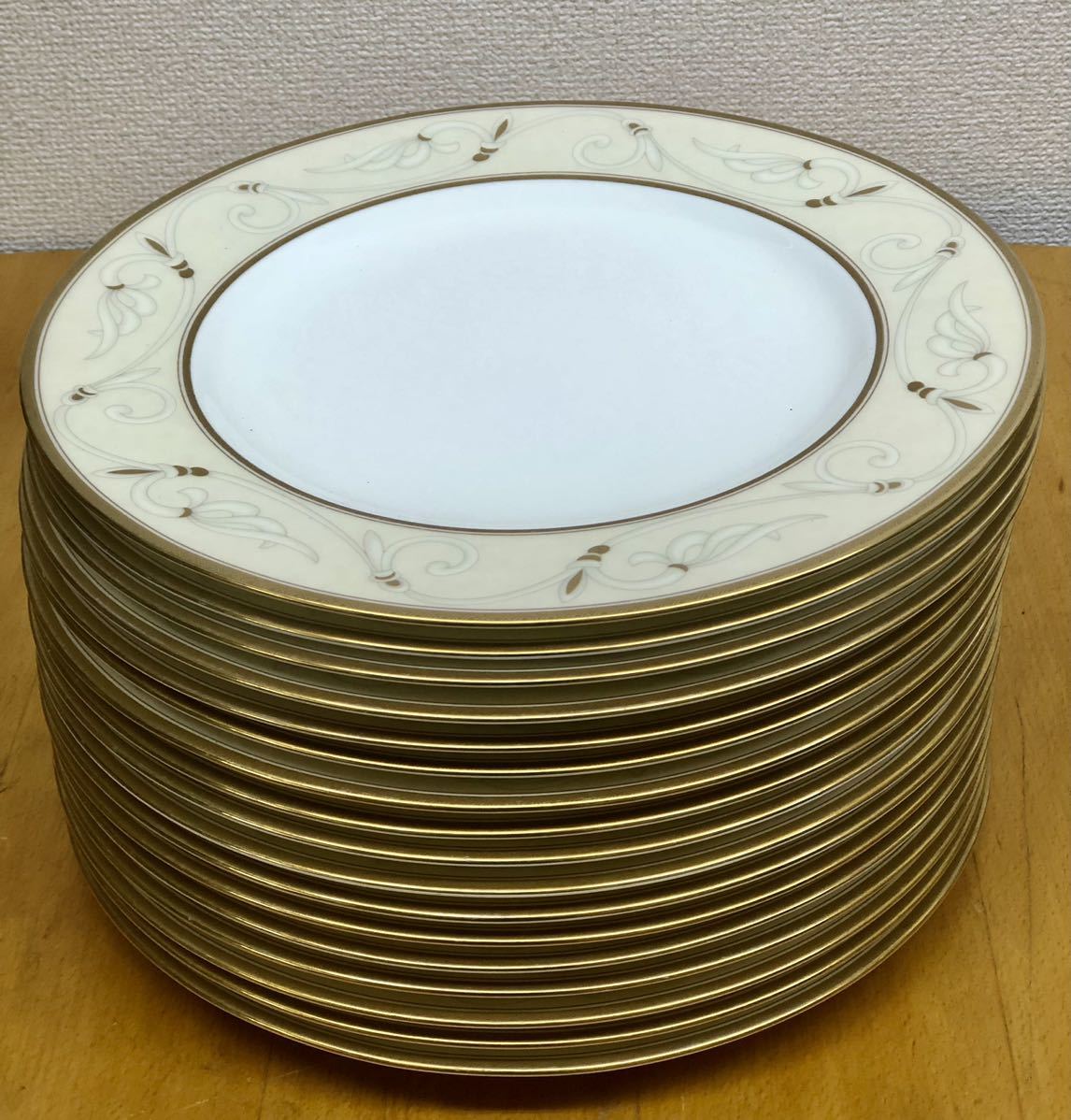 【本物保証，送料無料】 SALE おすすめ Noritake Made in Japan MARTEZA４７９８ノリタケ２７cm17枚(ノリタケ)｜売買されたオークション情報、yahooの商品情報をアーカイブ公開 - オークファン ノリタケ
