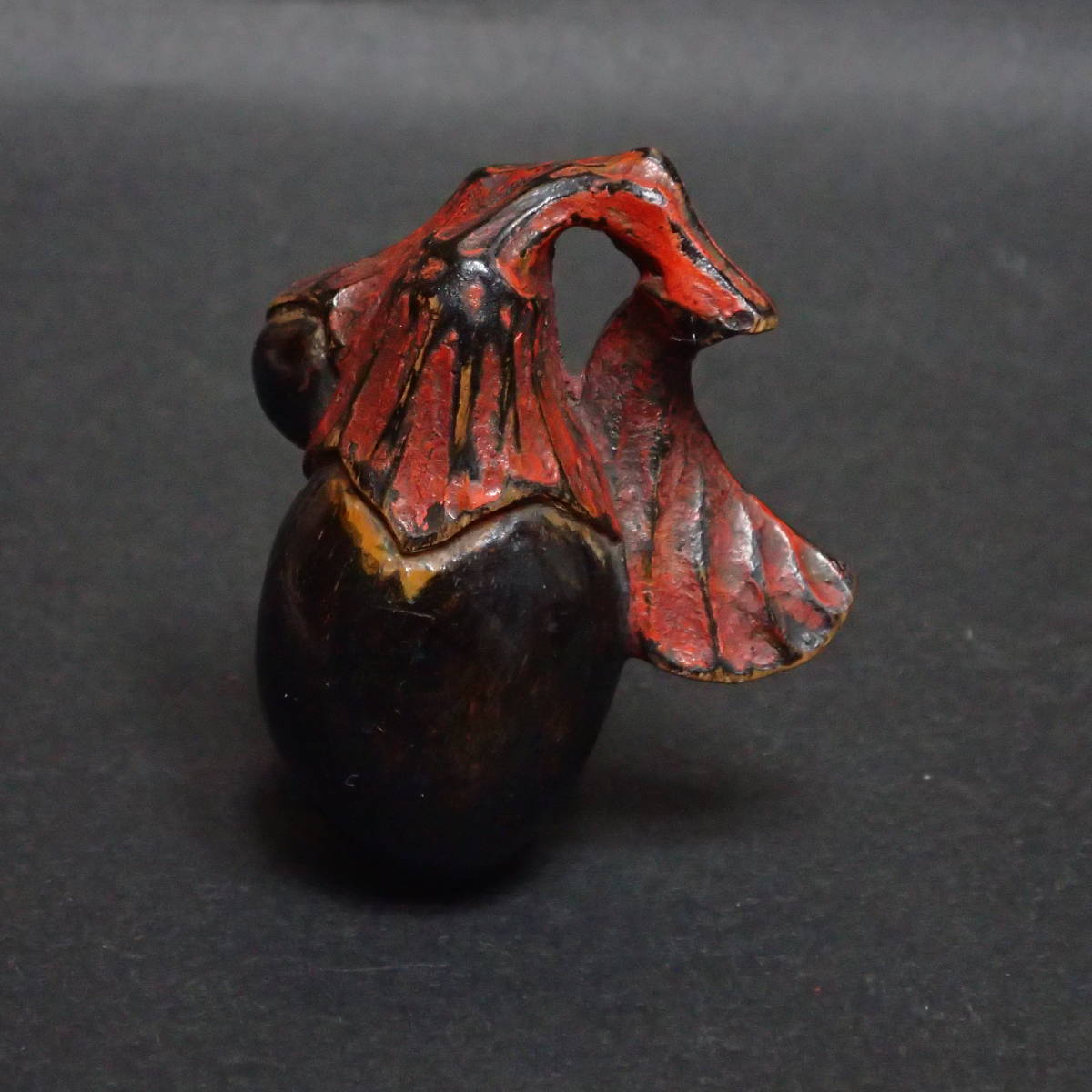 時代物 木彫り 黄楊 柘植 朱塗 茄子 根付 高さ4.5cm 提げ物 中国古