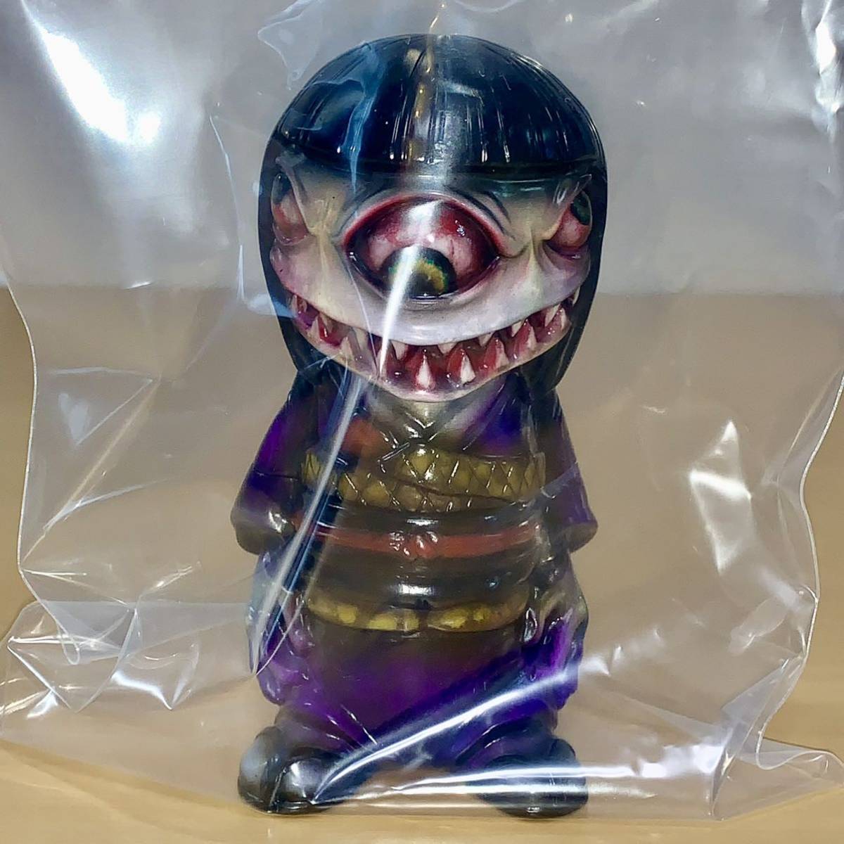 かっこわらい雑貨店 よしこ 紫 下目 YOSHIKO purple ワンオフ one off