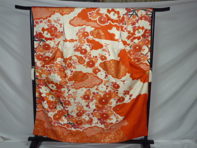 【正規品，爆買い】 誠 おすすめ商品 振袖 広衿 白地花柄地紋生地に緋色系花柄と絞りと手刺繍入りの素敵な商品(振袖)｜売買されたオークション情報、yahooの商品情報をアーカイブ公開 - オークファン 振袖
