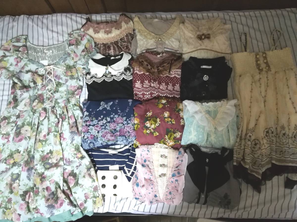 Axes Femmeのみダンボール3箱パンパン福袋 アクシーズファム その他 売買されたオークション情報 Yahooの商品情報をアーカイブ公開 オークファン Aucfan Com