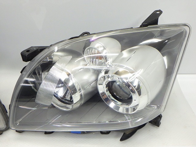 トヨタ アベンシス AZT250/251/255純正HIDヘッドライトKOITO 得価，SALE ☆コーティング加工済☆ トヨタ AZT250/255 アベンシス