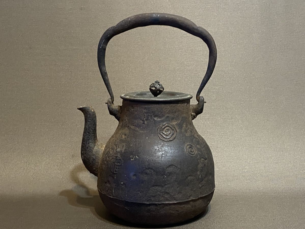 鉄瓶 龍文堂 無疵保証福印 渦図鶴首型鉄瓶 茶道具 急須 【公式通販】