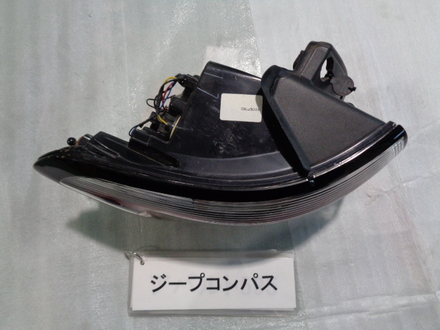 ジープ コンパス 3BA-M624 左テールランプ ジープ コンパス M624