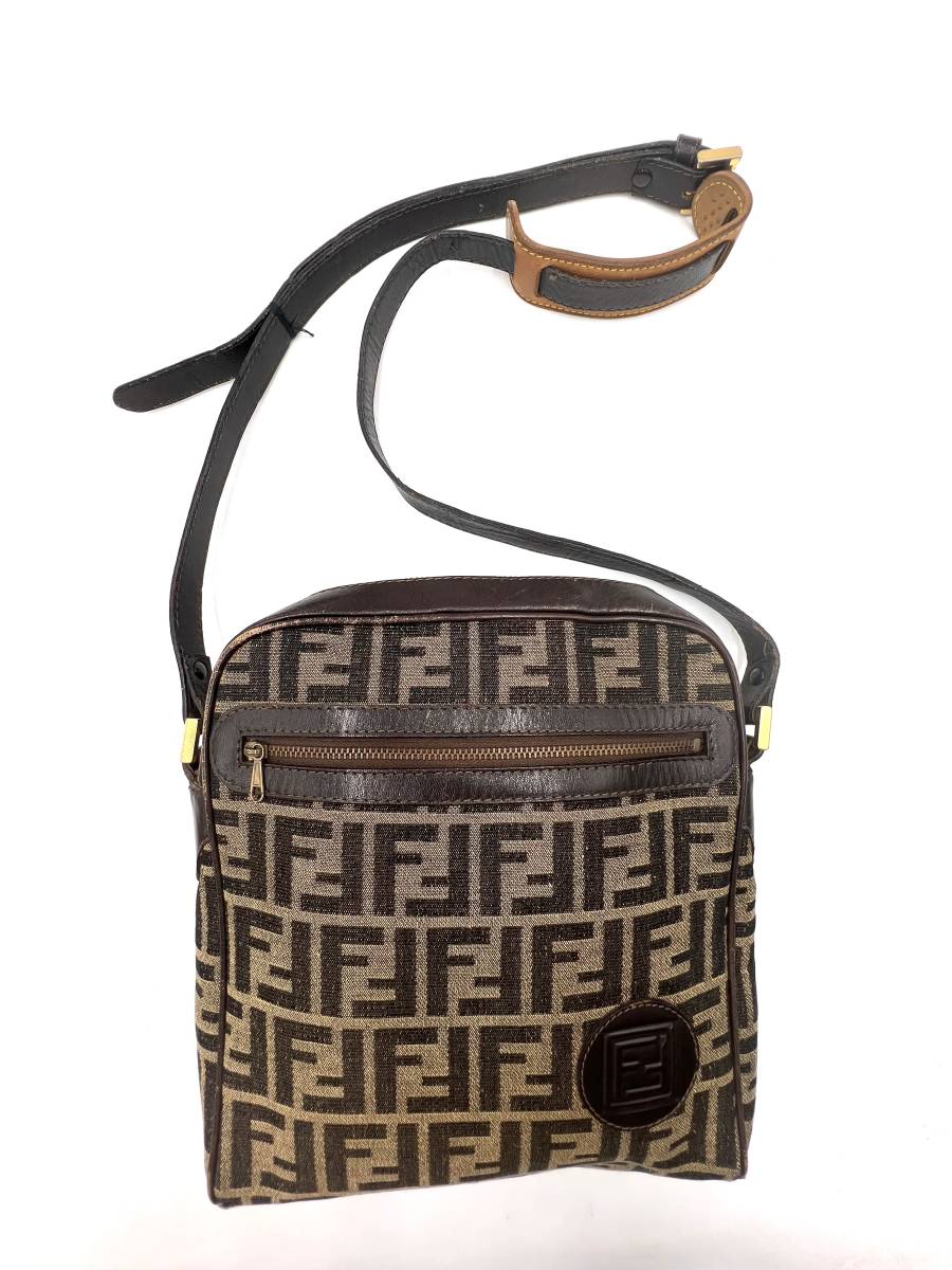 赤字超特価，大得価 FENDI フェンディ ショルダーバッグ ヴィンテージ ズッカ ブラウン系 コンパクト ロゴ ミニバッグ イタリア製(ショルダーバッグ)｜売買されたオークション情報、yahooの商品情報をアーカイブ かばん、バッグ