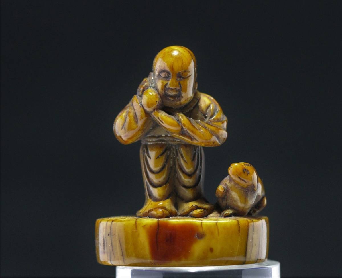 セール，爆買い 鯨歯彫 唐子と宝袋と子犬 布袋留守模様 江戸時代 根付 時代によるなれ有(根付)｜売買されたオークション情報、yahooの商品情報をアーカイブ公開 - オークファン 根付