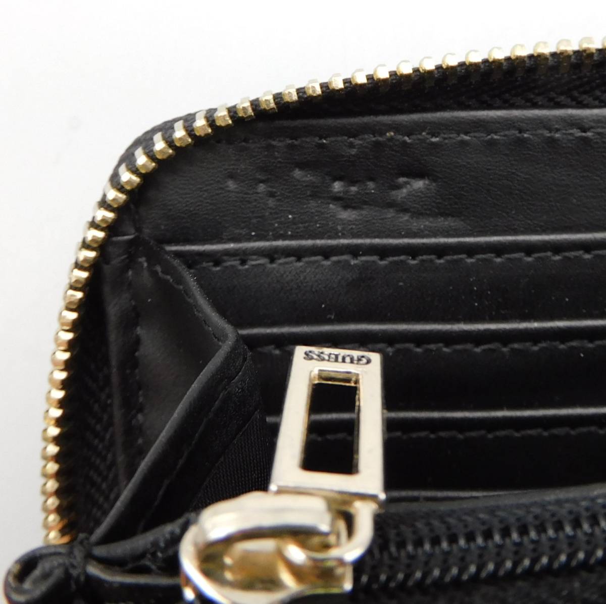 | GUESS JAPAN GUESS(ゲス) 公式オンラインストア シルバー系 Convertible KASSIE ショルダーバッグ GUESS(ゲス Bag Shoulder - CHAIN BRACELET&frasl;シルバー&frasl;ブレスレットの通販 GW0914L1