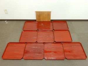 漆塗り 折敷 半月 半月膳 プレースマット 乾漆 レッド S 13時までのご注文即日発送 休業日を除く ラックヌーボー あすつく 名入れ有料 折敷 ランチョンマット お盆 トレイ トレー 祝膳 会席膳 業務用 飲食店 和食 テーブルコーディネート 新年 お食い初め 山中漆器