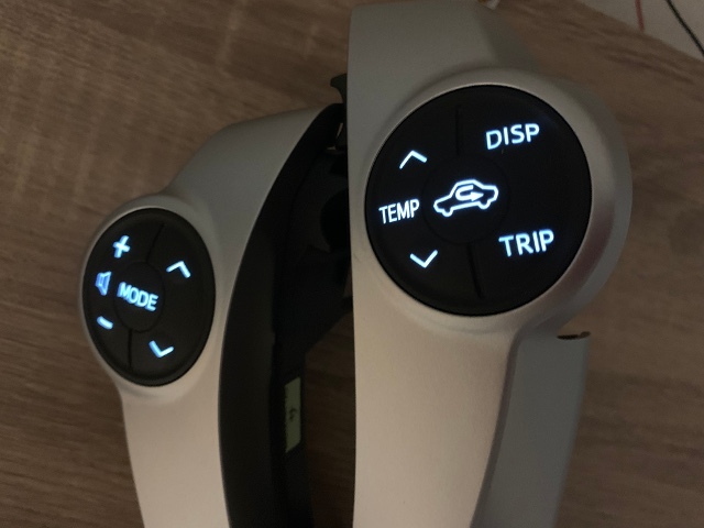 送料込み 美品 30系 プリウス ZVW30 後期用 ステアリングスイッチ LED打ち換え済み 完成品 プリウスα アクアにも