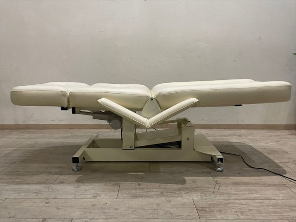 Premium 折りたたみリクライニングマッサージベッドCOMODO アイボリー