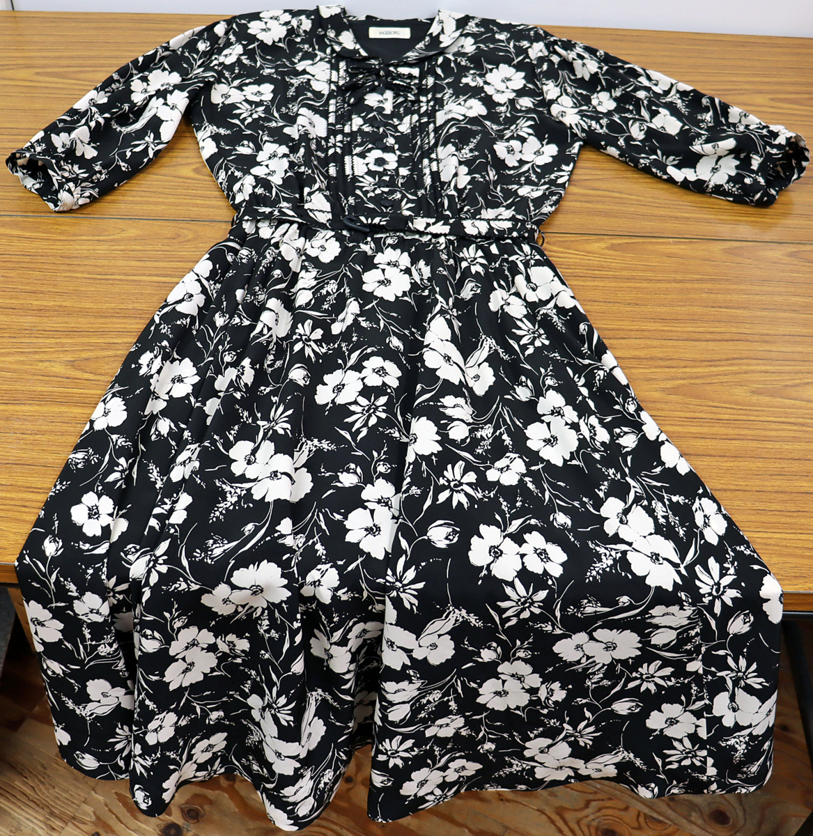 品 ワンピース Ingeborg インゲボルグ サイズ 不明 カラー ブラック 黒 ポリエステル100 キュプラ100 裏地 日本製 ピンクハウス Mサイズ 売買されたオークション情報 Yahooの商品情報をアーカイブ公開 オークファン Aucfan Com