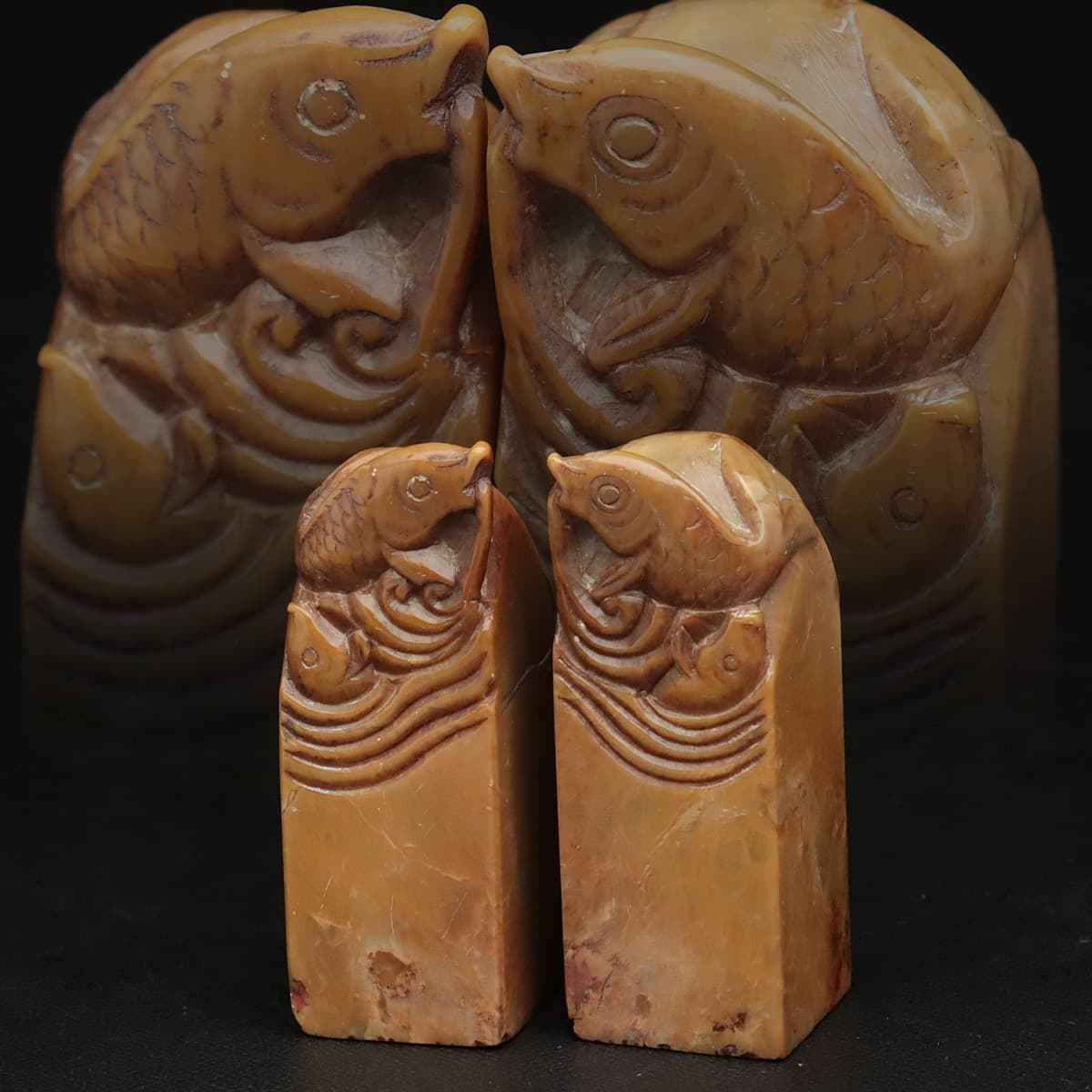 CZ237 時代物 寿山石雕海水魚圖印章 寿山石彫波に魚彫文印章 二点 総重 ...