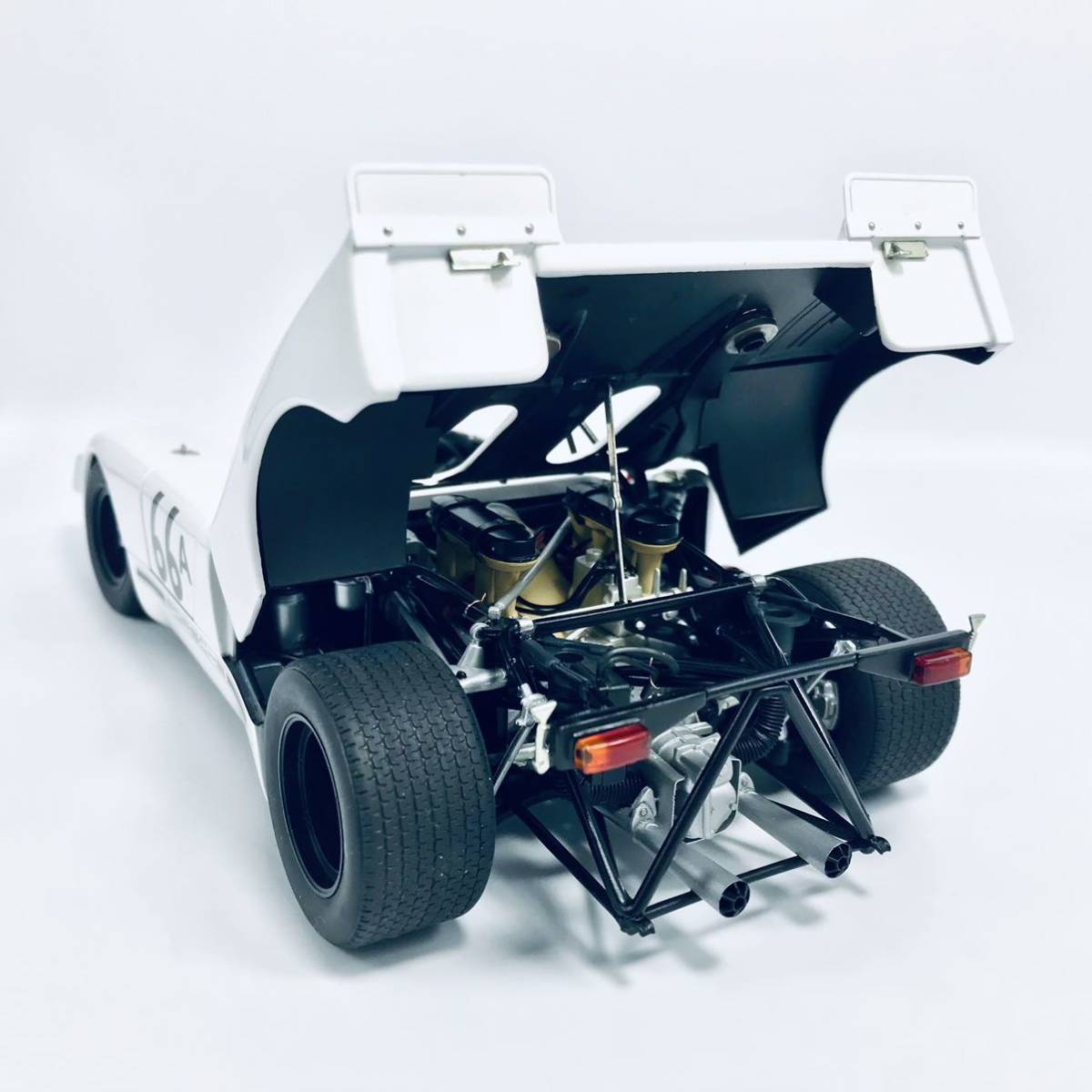 オートアート製　ポルシェ９０８／２　スティーブ•マックィーン仕様 　１／１8』 AUTOart Signature オートアート 1/18 1970年型 ポルシェ 908/02