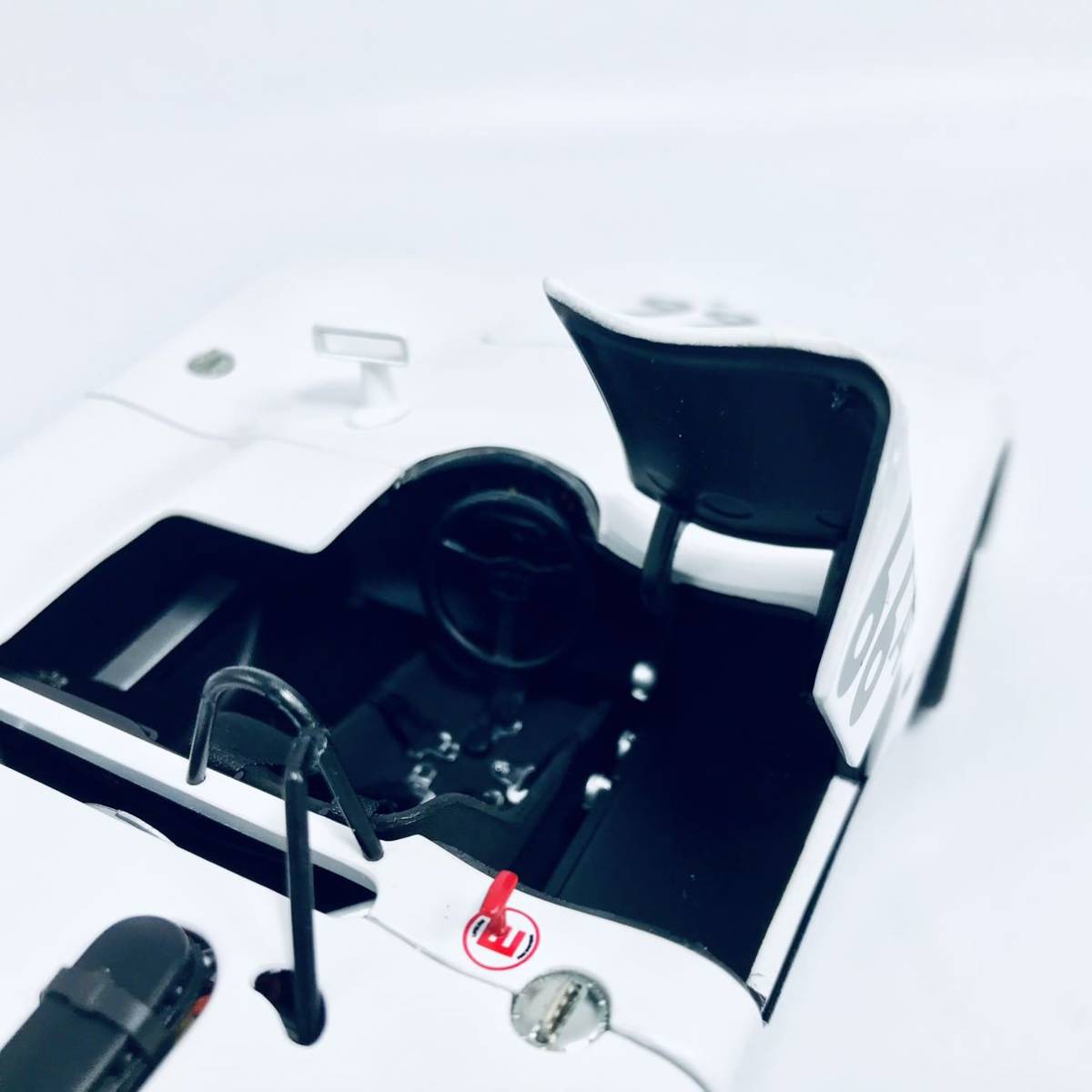 オートアート製 ポルシェ908／2 スティーブ•マックィーン仕様 1