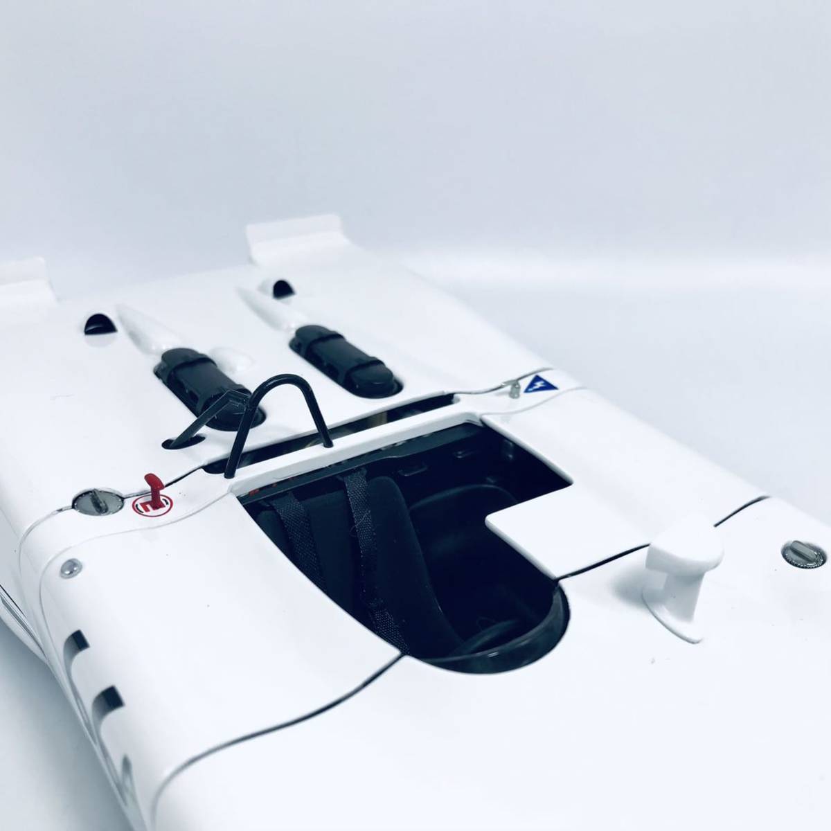 AUTOart Signature オートアート 1/18 1970年型 ポルシェ 908/02