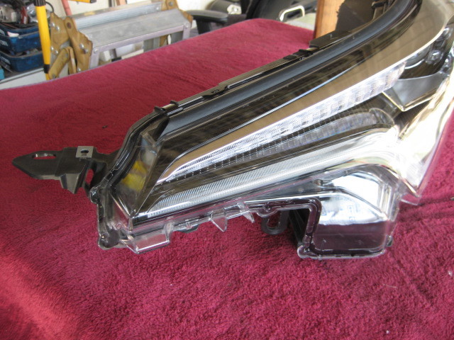 トヨタ C-HR ZYX10/NGX50 純正 LED 左ヘッドライト KOITO 10-111 小傷