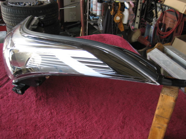トヨタ C-HR ZYX10/NGX50 純正 LED 左ヘッドライト KOITO 10-111 小傷