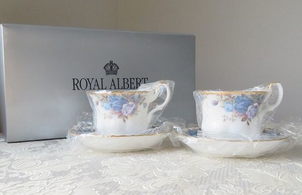ロイヤルコペンハーゲン カップ&amp;ソーサー カップ＆ソーサー 公式通販 2客 2客セット 未使用 ブルーフルーテッド ロイヤルコペンハーゲンカップエンドソーサー2客セット Copenhagen Royal ラレーヌデローズ アイボリー三足カップソーサー メルカリ ☆ロイヤルドルトン 2客（お箱無し