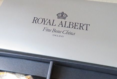 ロイヤルコペンハーゲン カップ&amp;ソーサー カップ＆ソーサー 公式通販 2客 2客セット 未使用 ブルーフルーテッド ロイヤルコペンハーゲンカップエンドソーサー2客セット Copenhagen Royal ラレーヌデローズ アイボリー三足カップソーサー メルカリ ☆ロイヤルドルトン 2客（お箱無し