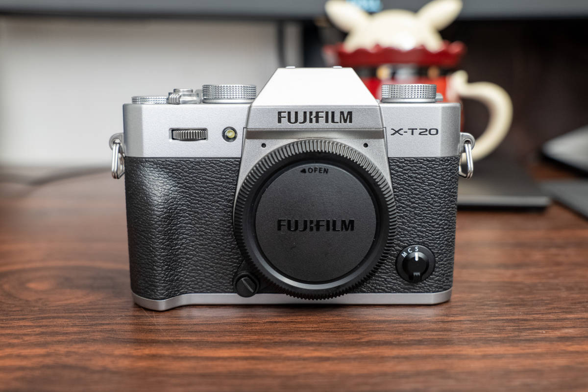 フジフィルム X-T20 ボディ シルバー 社外バッテリー付き ミラーレス 