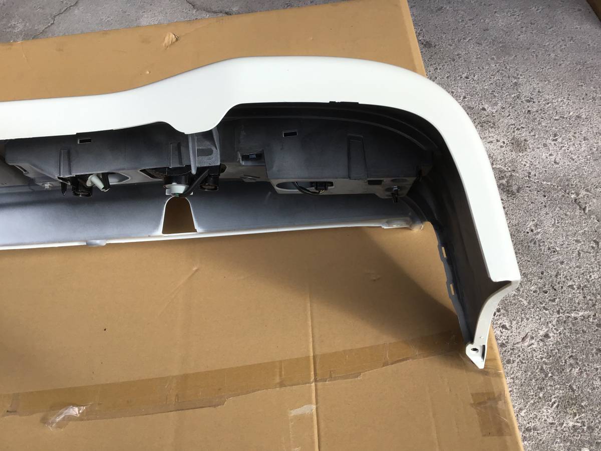 新古車外し エブリィワゴン Da17 リアバンパー テールランプ付き パールホワイト Z7t リア 売買されたオークション情報 Yahooの商品情報をアーカイブ公開 オークファン Aucfan Com