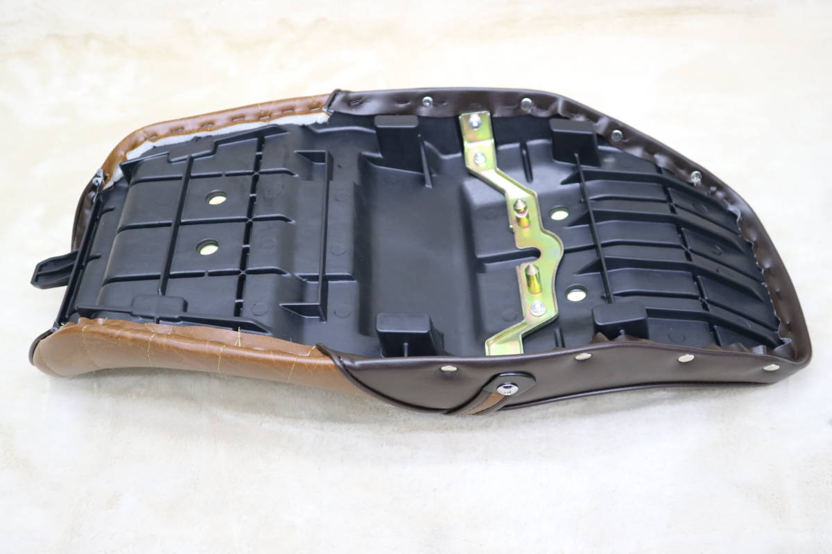 ZRX400　茶皮　タックロールシート/シートステー付属　ブラックレザー ZRX400 茶皮 タックロールシート/シートステー付属 ブラックレザー