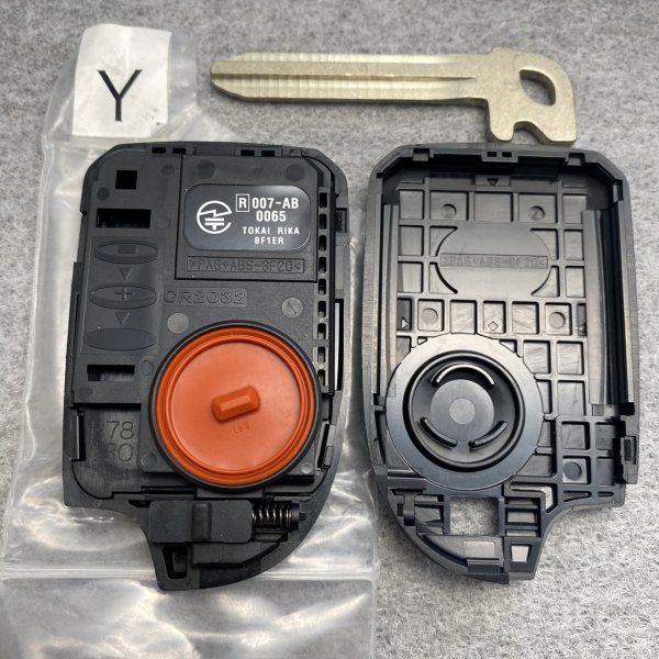 初期化済トヨタ純正スマートキー 3ボタン 200系ハイエース 007