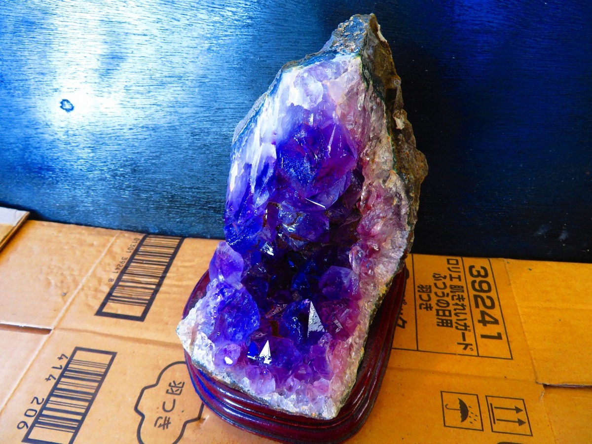 ウルグアイ産☆ 天然水晶☆絶品超濃い濃い超美しい☆アメジスト
