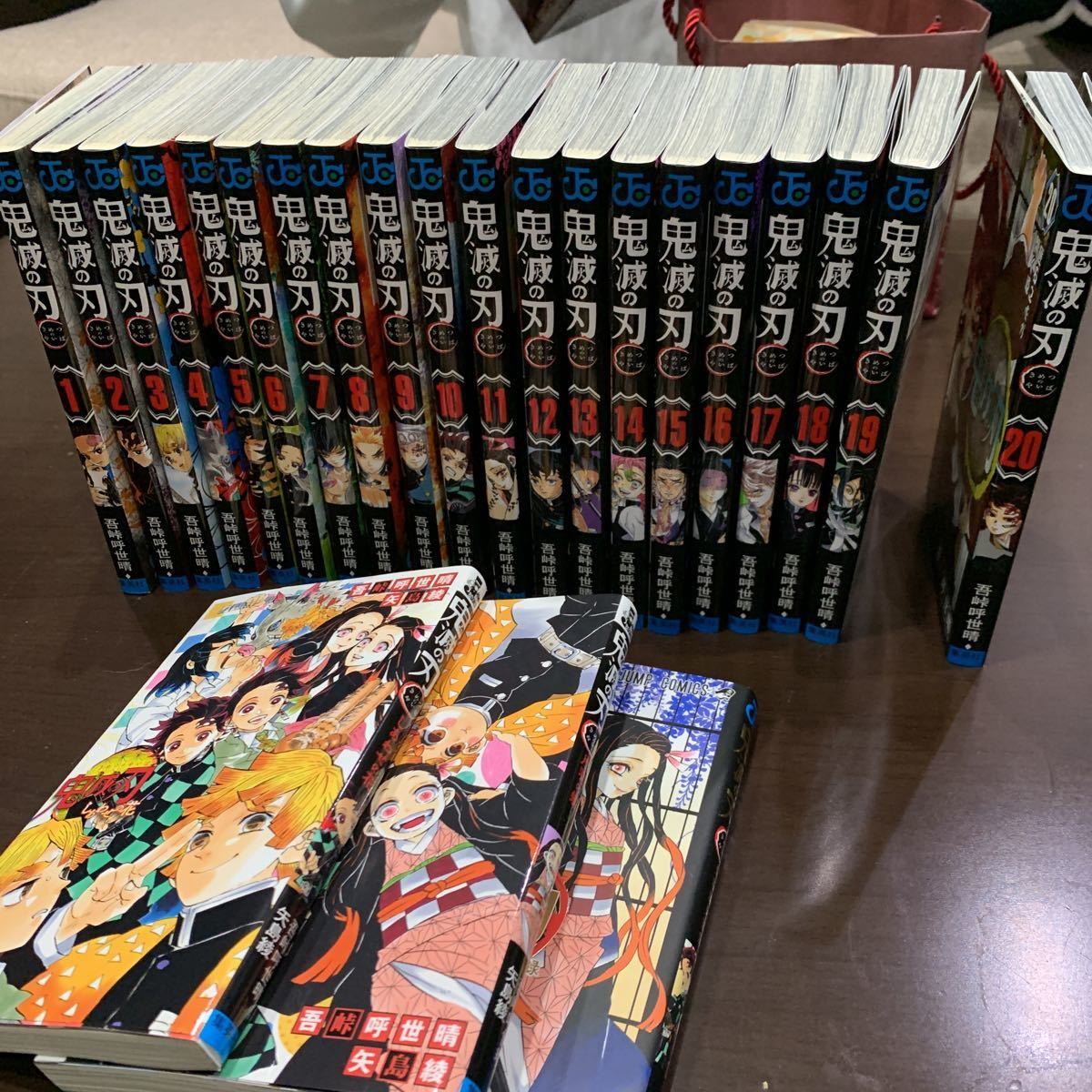 鬼滅の刃 本 1～20巻セット＋ファンブック図鑑＋小説2