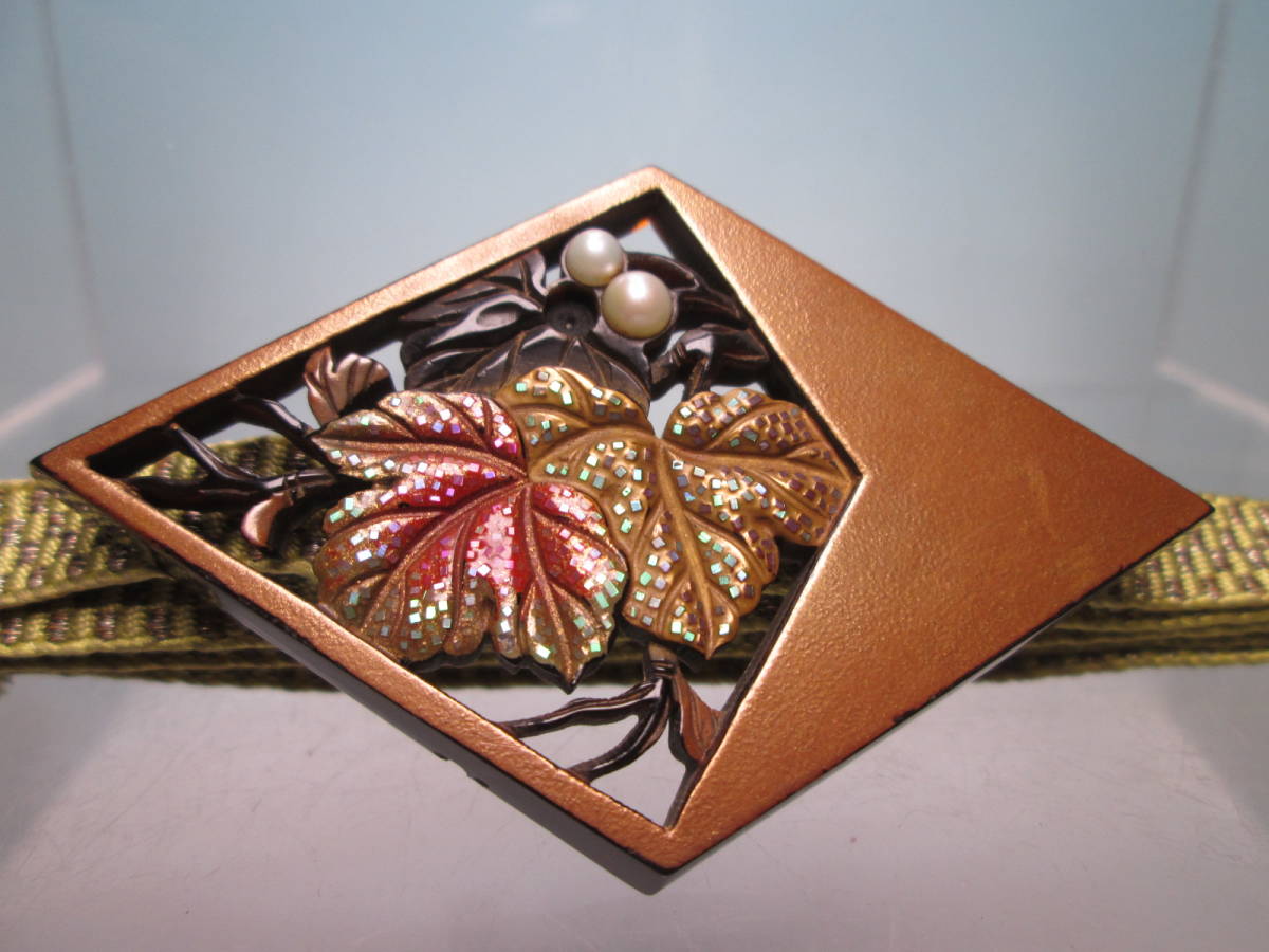 ☆アンティーク・本鼈甲 真珠飾り 螺鈿細工 蔦の葉透かし菱形の帯留め  