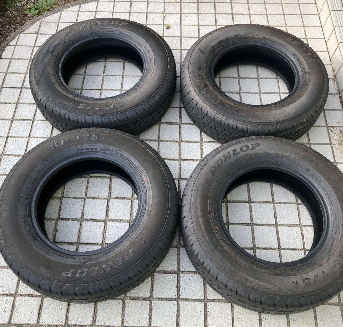 新車はずしイボ付/ハイエース/キャラバン純正タイヤ/195/80R15/4本組 