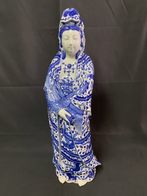 ☆有田 巻物染付観音菩薩立像 染付白衣観音 古玩 仏教美術 仏像 白磁