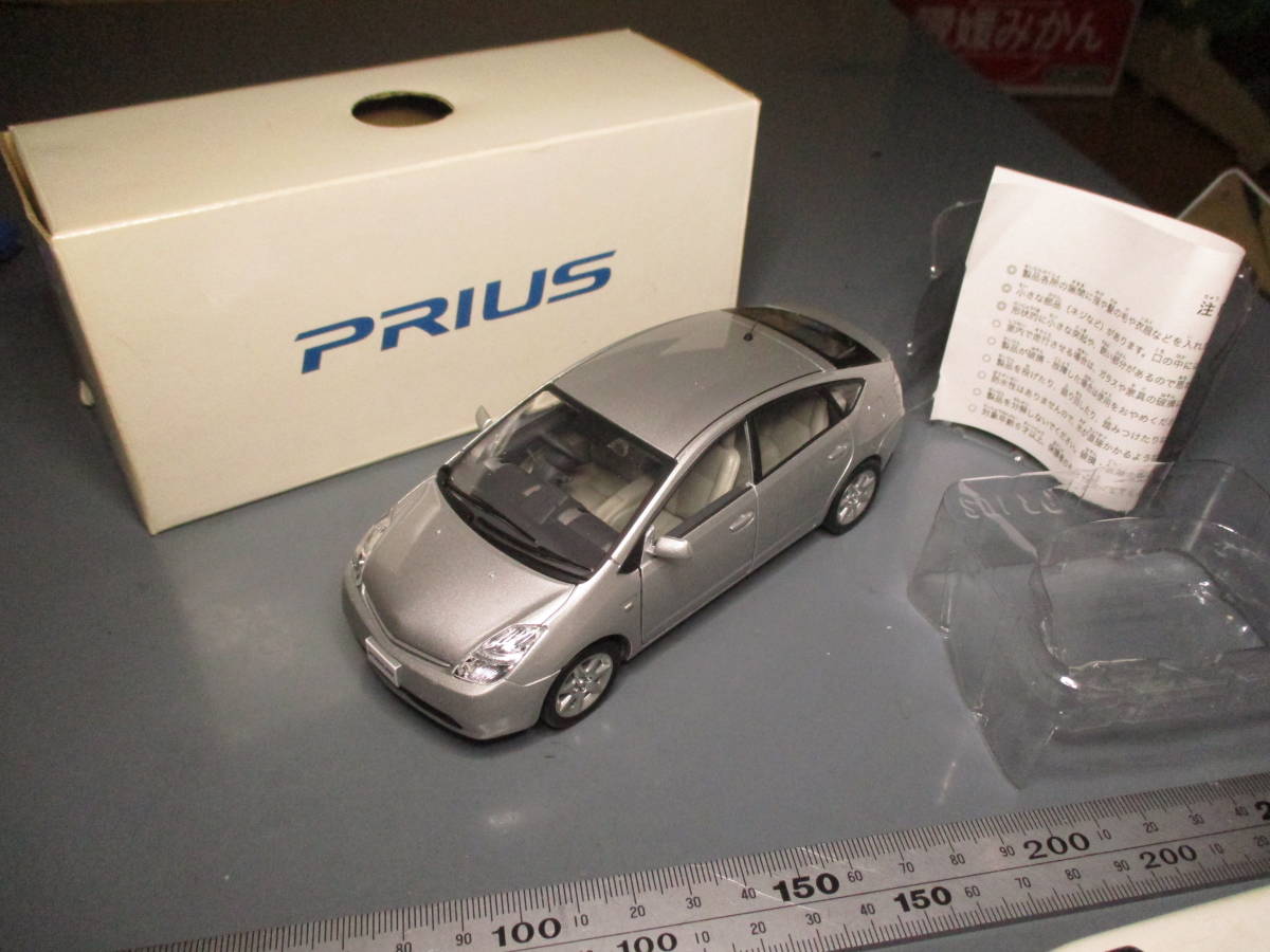 1/30 トヨタ 2代目 プリウス 非売品 色見本 ミニカー 箱入り 1F7  