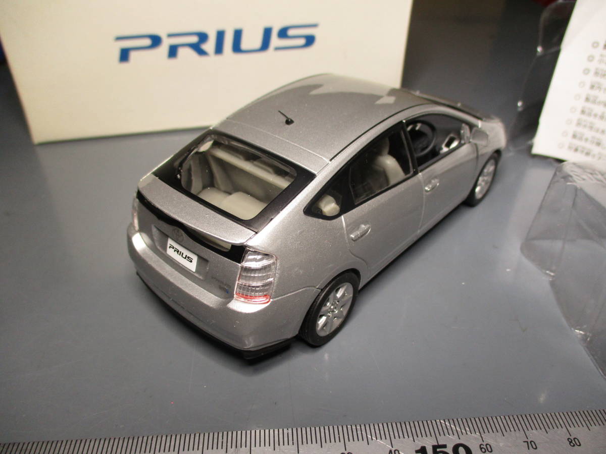 1/30 トヨタ 2代目 プリウス 非売品 色見本 ミニカー 箱入り 1F7  